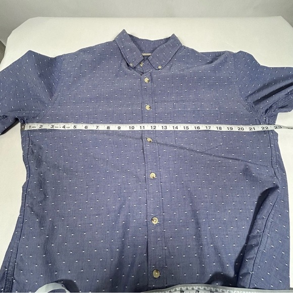 J. Crew Men's Casual Blue Button-Down Shirt with Textured Dots - Picture 3 of 12